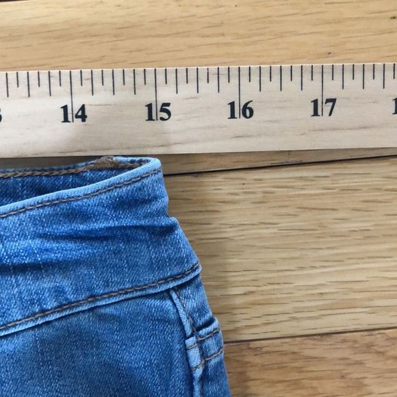 🔴 2 for $25 Chaps Women's Mid Rise Crop Kick Jeans Size 10/ 30 inseam … - Picture 3 of 7